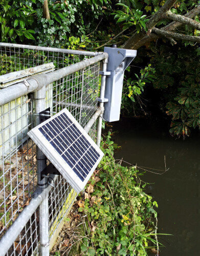 Self-sufficient camera gives public view of flood defence
