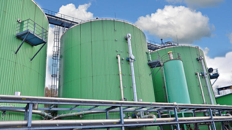 Biogas batch fermentation system for laboratory use with automatic gas analysis in real time