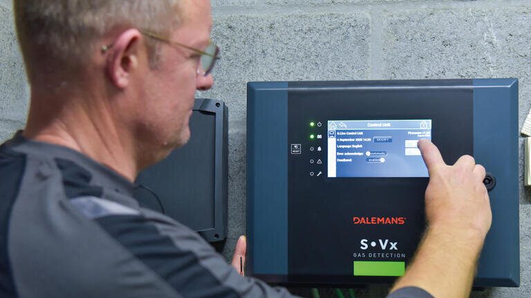 Monitoring and managing gas emissions in car parks