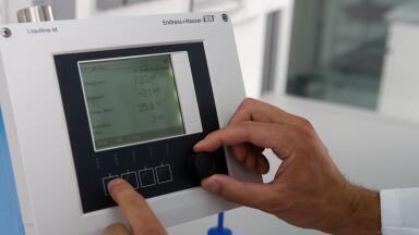 Two-Parameter Transmitter Can Replace Two Single-Parameter Transmitters in Analytical Sensing Aapplications