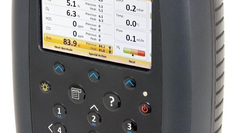 Geotech GA5000 with clear, full-colour, daylight-readable screen