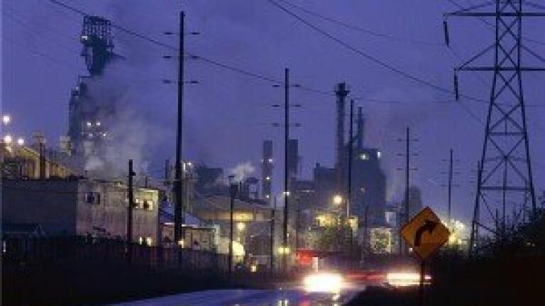 Obama administration looks to curb air pollution around industrial factories