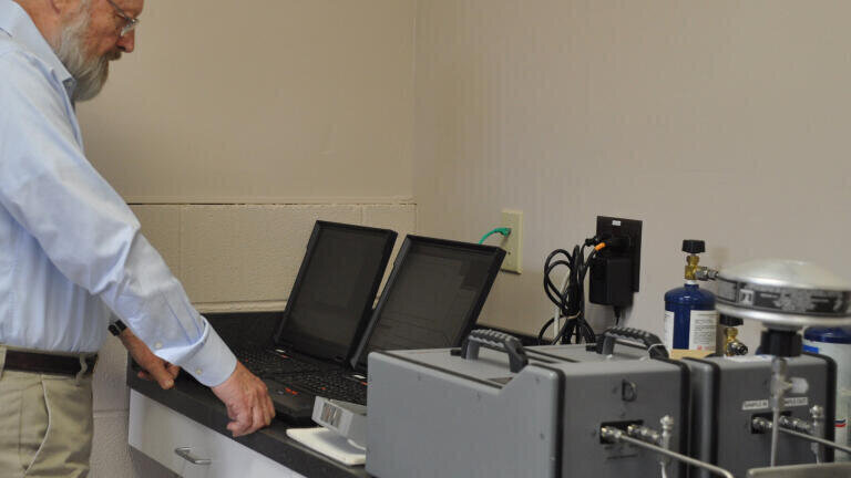 Portable Infrared Gas Analyser for Fume Hood and Ventilation Measurements