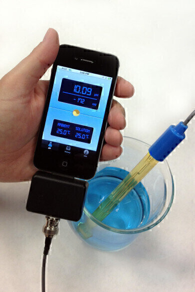 PH-1 Turns iPhone, iPod, or iPad into Portable pH Meter