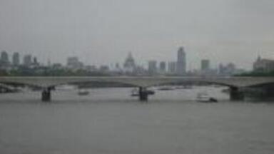 Smog settles on london due to air pollution