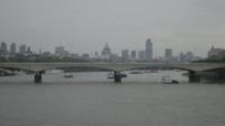 Smog settles on london due to air pollution