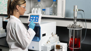 Online Monitoring and Control System for the Optimisation of Bioprocess Development       
