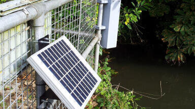 Self-sufficient camera gives public view of flood defence