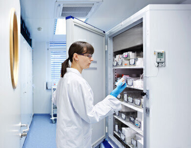 Monitoring Temperature and Humidity in Pharmaceuticals Storage with the Wireless Data Logger System, testo Saveris 2
