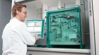 Monitoring water in gaseous monomers and liquefied gases