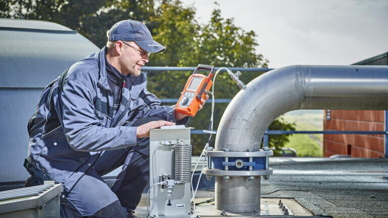 The Multitec® 540 and Multitec® 545 can be easily removed for mobile, i.e. manual measurements – even at remote measurement locations in the plant. 