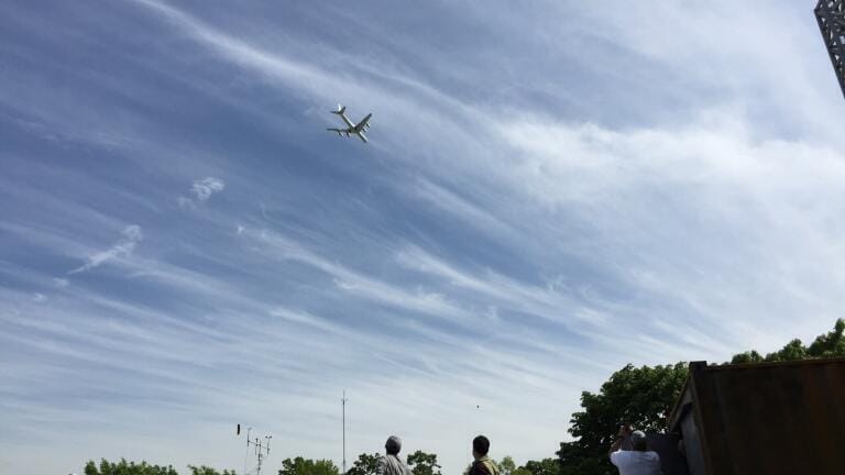 NASA's DC-8 Flying Laboratory over Seoul. (Picture: Saewong Kim)