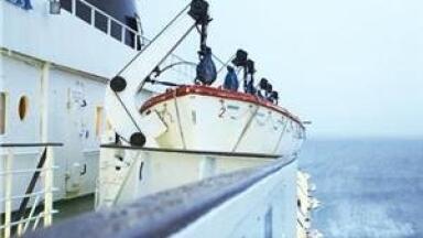 Boats 'trapped by low water levels' in China