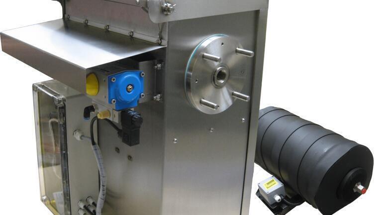 Gas sampling probes for the demanding conditions in a DeNOX process (here with heated air accumulator for automatic pre filter purge)