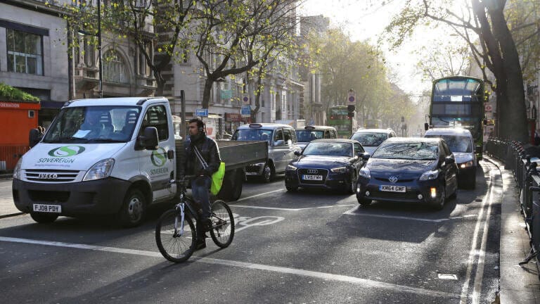 Air quality sensors activate zero emission running to reduce city air pollution