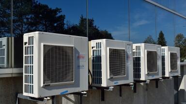 Heatwaves and Air Conditioning - A Vicious Circle?