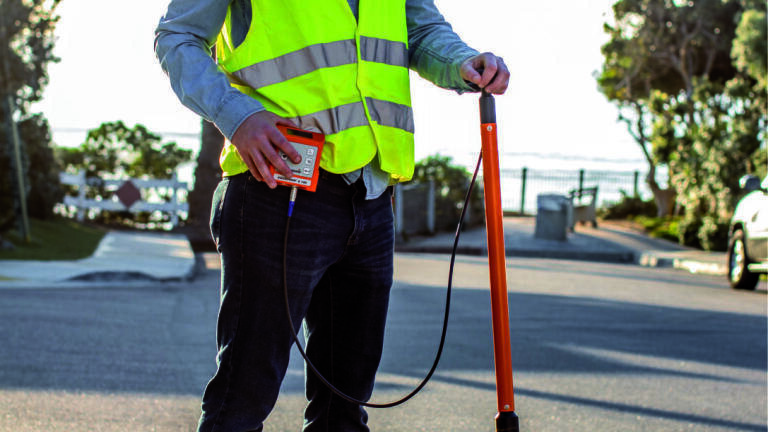 Compact, universal and reliable water leak detection
