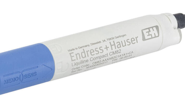 New transmitter for analytical sensors where installation space is restricted.