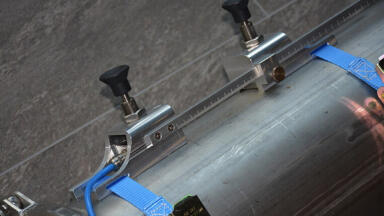 Contactless flow measurement with quick and easy mounting
