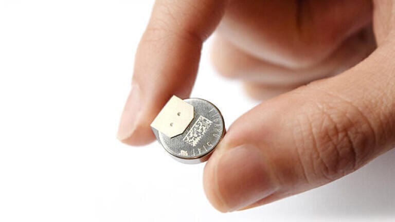 Ultra-compact electrochemical carbon monoxide sensor