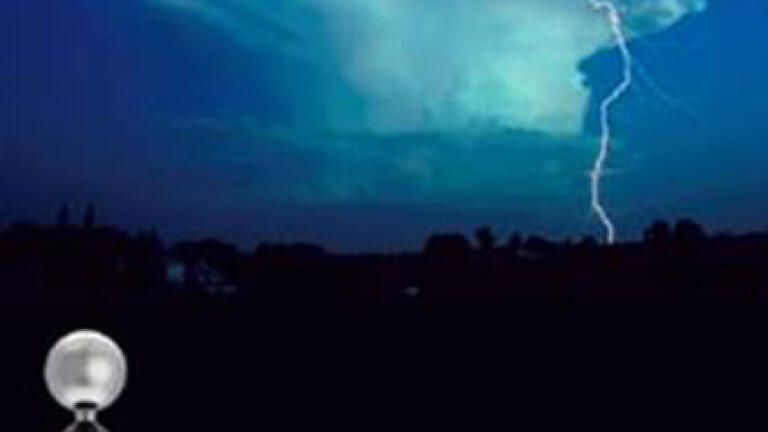 Standalone warning system reduces risks of lightning hazards
