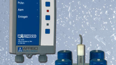 Oil-on-water detector