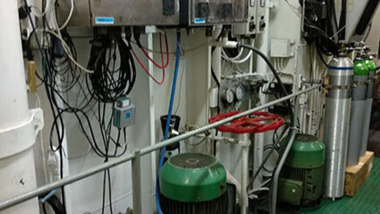 Equipment for carbon dioxide measurements in the RENATE P vessel used by ULPGC.
The vessel travels biweekly from the Canary Islands to Barcelona. Photo by Melchor González Dávila.