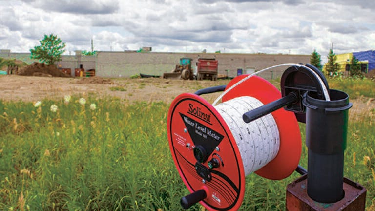 Dependable flat tape water level meter