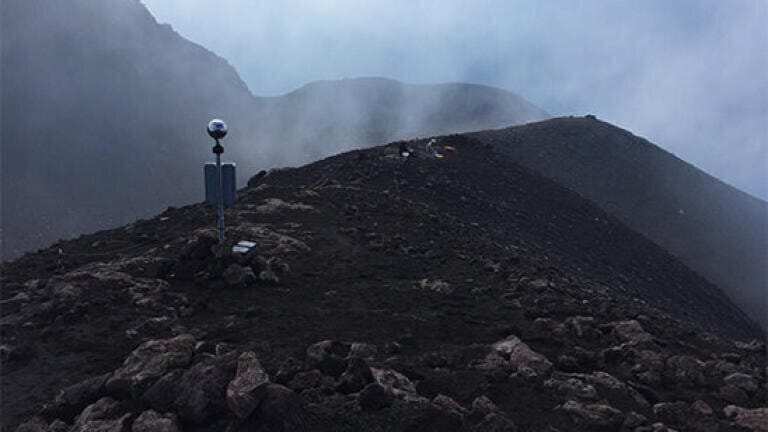 Volcanic activity and imminent eruptions can be detected with a novel new lightning warning system