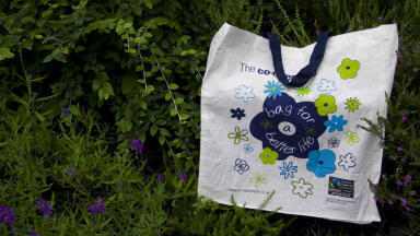 Shops must prioritise plastic bag use