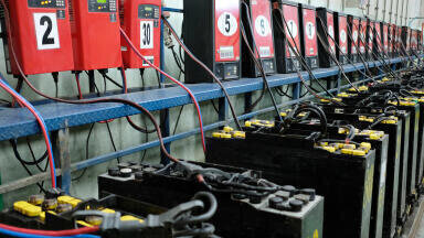 Risks when charging lead-acid batteries