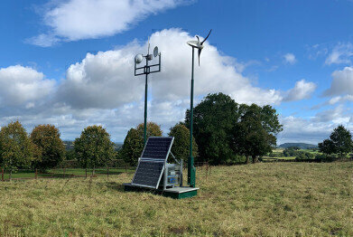 Small horizontal and vertical portable wind turbine units  supply off-grid power