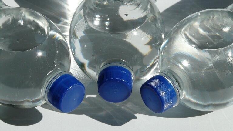 Can Plastic From a Bottle Transfer to the Water?