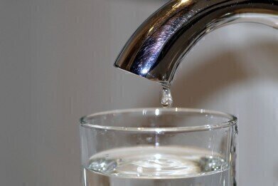 What's the Difference Between Tap Water and Bottled Water?