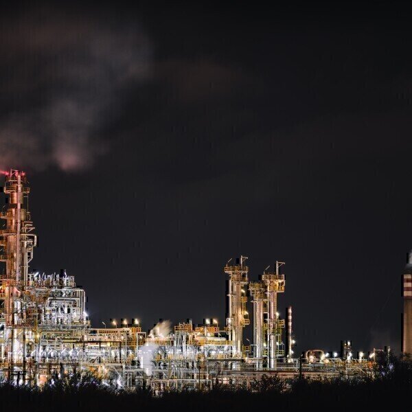 How Are Fixed Gas Monitors Used at Refineries? - Vimarsana News