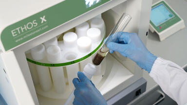 Overcome memory effect in dioxin extraction with microwave extraction