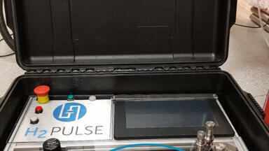 Portable, precise and dependable leak-tightness testing system for hydrogen fuel cells