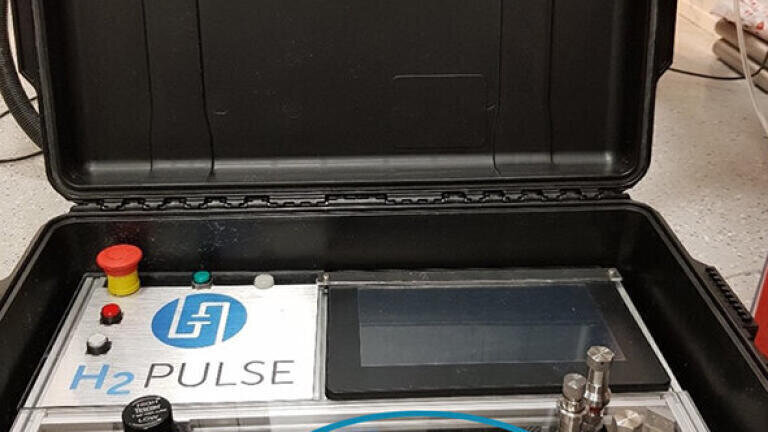 Portable, precise and dependable leak-tightness testing system for hydrogen fuel cells