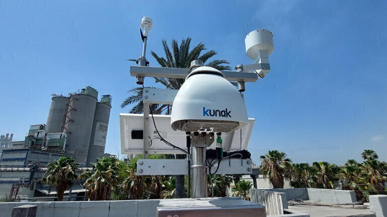 Precise and cost-effective air quality monitoring technology