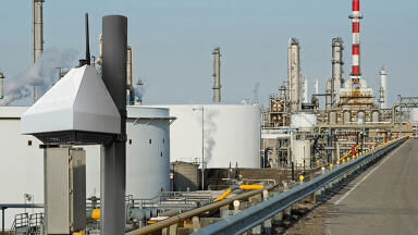 Checking H2S, SO2 and VOC emissions cost-effectively and continuously around the refinery or plant