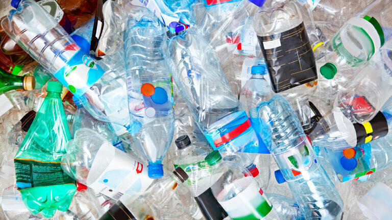 How does NIR spectrometry aid plastic recycling?