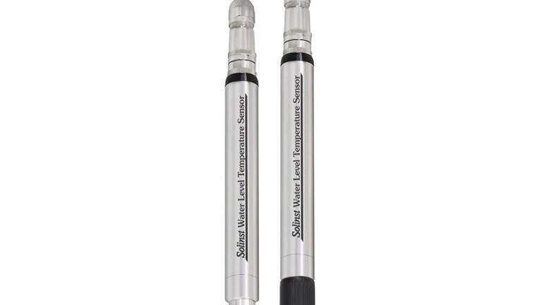 Submersible water level transmitter with increased versatility