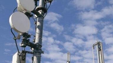 Probe Detects Electric Fields from 100 kHz to 6 GHz