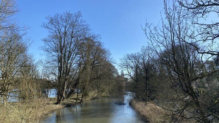 The River Colne, a chalk stream fed by the Mid Chiltern Chalk Aquifer.
