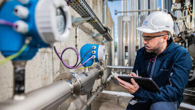 Software acquisition simplifies structures to benefit customers