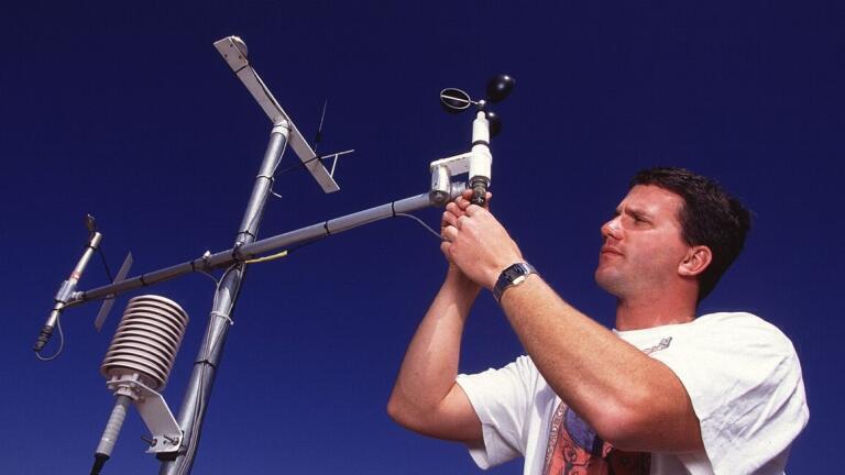 Which countries have multi-parameter early warning systems?