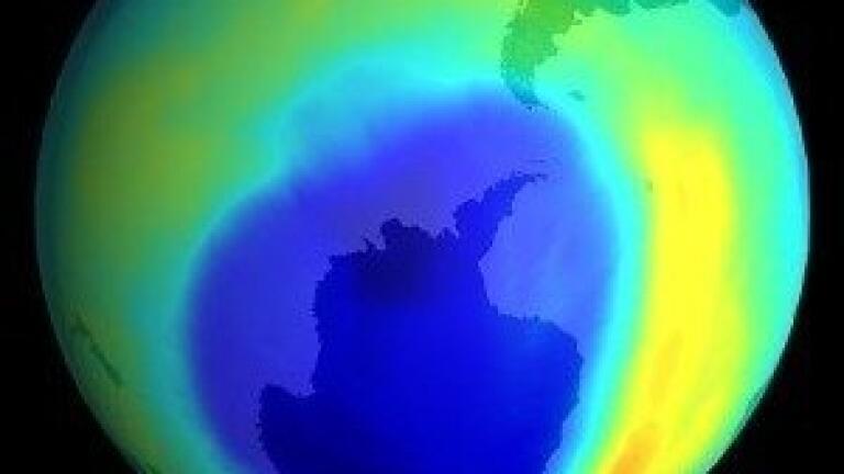 Environmental analysis news: Ozone layer hole 'shielding' Antarctica from global warming